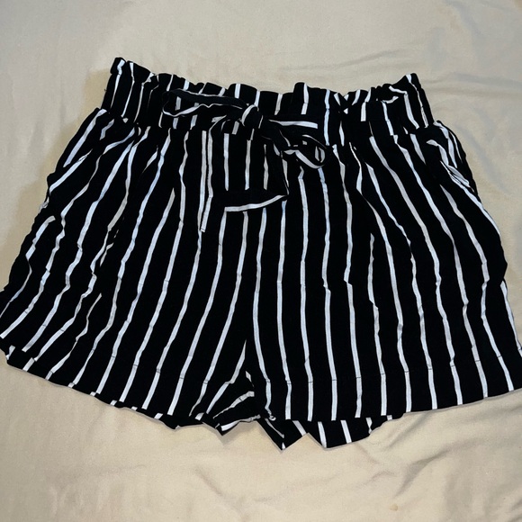Women’s striped shorts - Picture 1 of 11